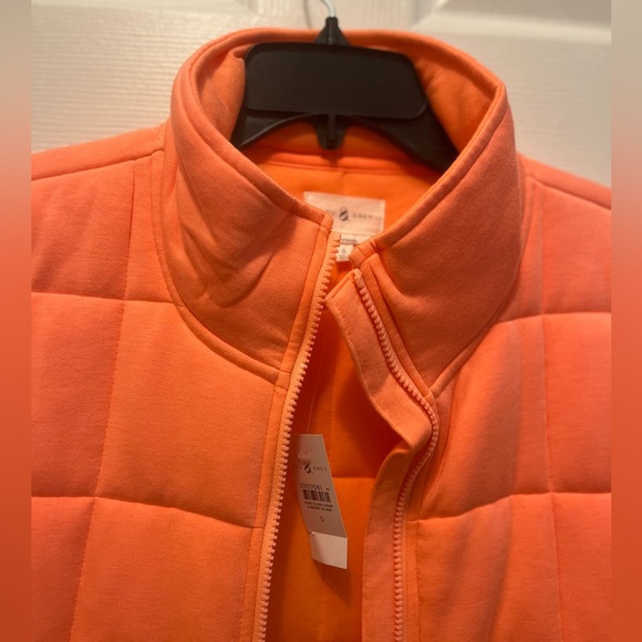 NWT Lou & Grey Signature Soft Orange Quilted Vest Size S Full Zip Insulate - Picture 3 of 9